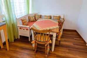 Dining - Apartment 'Ferienwohnung Widdern' with Wi-Fi (Möckmühl)