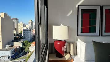 2 bedrooms, iron/ironing board, internet, bed sheets