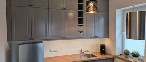 Geladeira, micro-ondas, fogão, cooktop