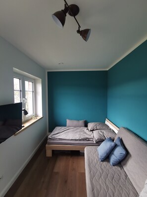 2 多间卧室、免费 WiFi、床单