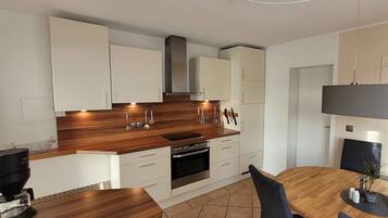 KylskÄp, mikrovÄgsugn, ugn och spishÀll