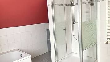 Doccia, asciugacapelli, asciugamani