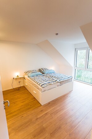 1 bedroom, free WiFi, bed sheets - Apartment 'Ferienwohnung Weitblick Koblenz' with Balcony and Wi-Fi (Koblenz)