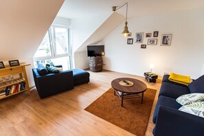 TV, stereo - Apartment 'Ferienwohnung Weitblick Koblenz' with Balcony and Wi-Fi (Koblenz)