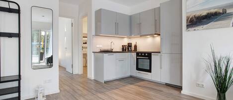 Kylskåp, ugn, spishäll och diskmaskin