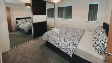 2 dormitorios, tabla de planchar con plancha, wifi gratis y ropa de cama