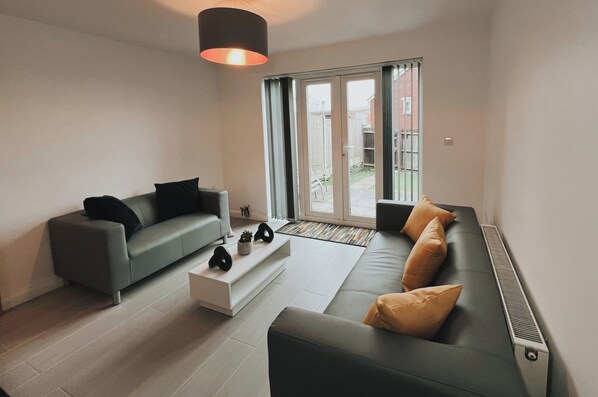 Living area - Oldbury Heritage Hideaway 02! (Oldbury)