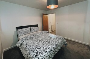 2 habitaciones, tabla de planchar con plancha y wifi gratis