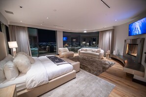 5 habitaciones, tabla de planchar con plancha, wifi y ropa de cama 