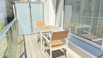 Premium-Studio, 1 Queen-Bett, Nichtraucher, Balkon | Terrasse/Patio