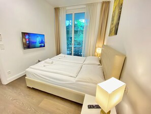 Family Apartment, 1 Queen Bed with Sofa bed, Terrace, Garden View | Hypo-allergenic bedding, in-room safe, individually decorated -  Vienna International Living (Vienna)