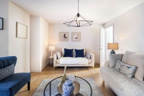 Unclassified image, 4 of 44, button