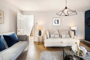 Unclassified image, 5 of 44, button