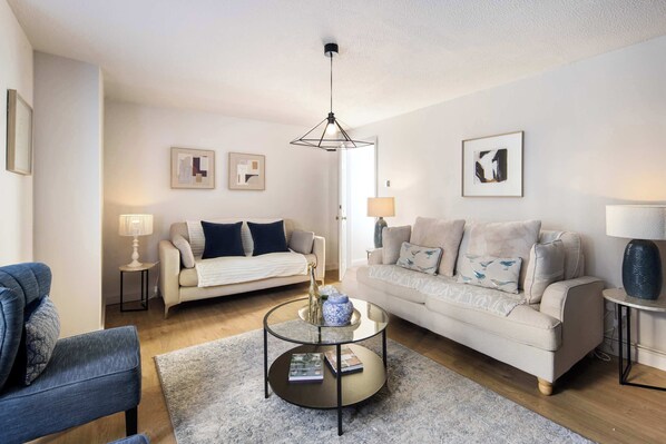 Unclassified image, 1 of 44, button