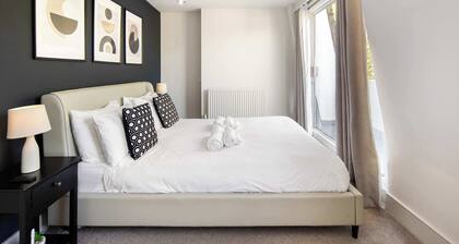 10 Mins Walk to The Oval | The Kennington Retreat