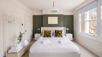 4 bedrooms, desk, iron/ironing board, travel crib