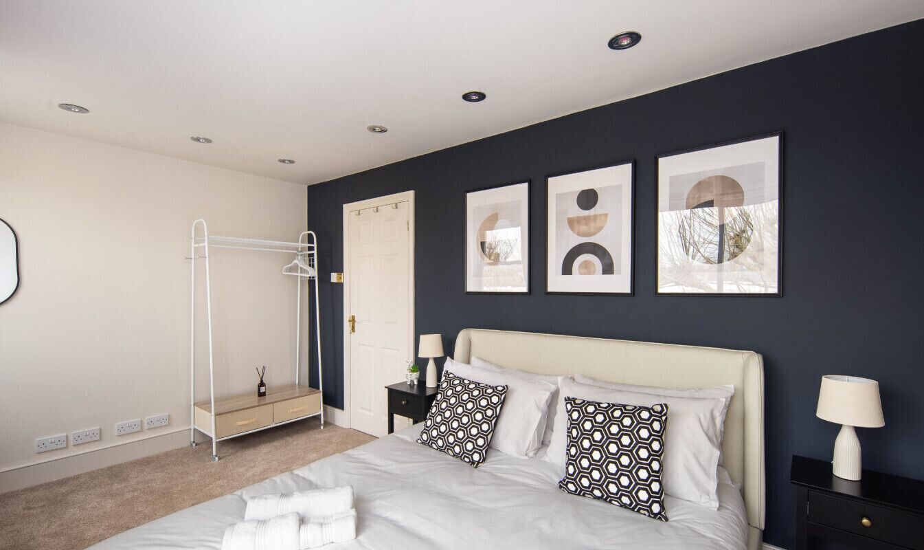 4 bedrooms, desk, iron/ironing board, travel crib