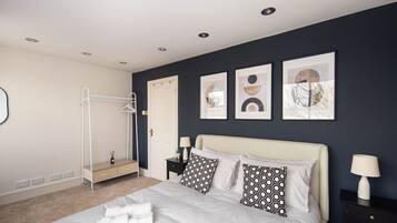 4 bedrooms, desk, iron/ironing board, travel crib