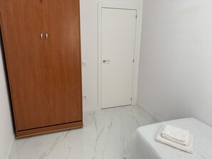 2 slaapkamers, reisbedje, wifi, beddengoed