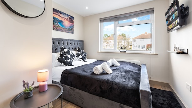 1 bedroom, free WiFi, bed sheets - Charming Serviced Studio in Harrow - 5 (Harrow)