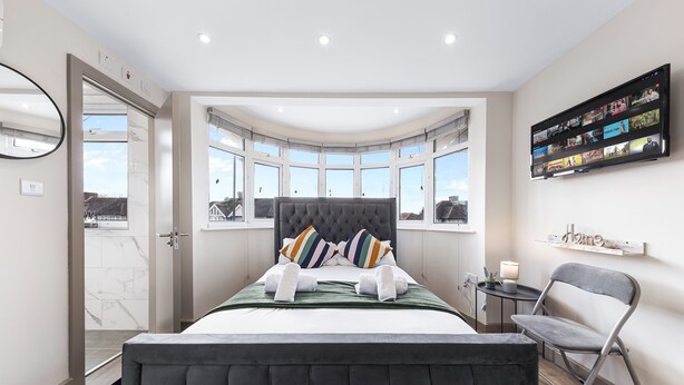 1 habitación, tabla de planchar con plancha, wifi gratis y ropa de cama 