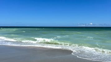 Solsenger og strandhåndklær