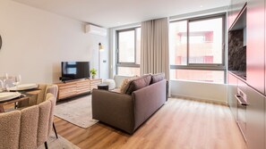 TV - RUAH Q - Quiet Flat by LovelyStay (Vila Nova de Gaia)