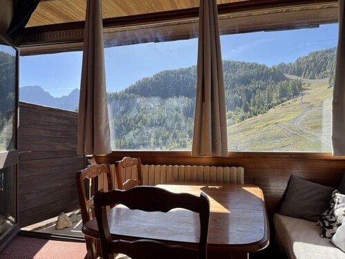 100m from shops, 3rd floor, balcony, television, ski locker, 50m², Pra Loup