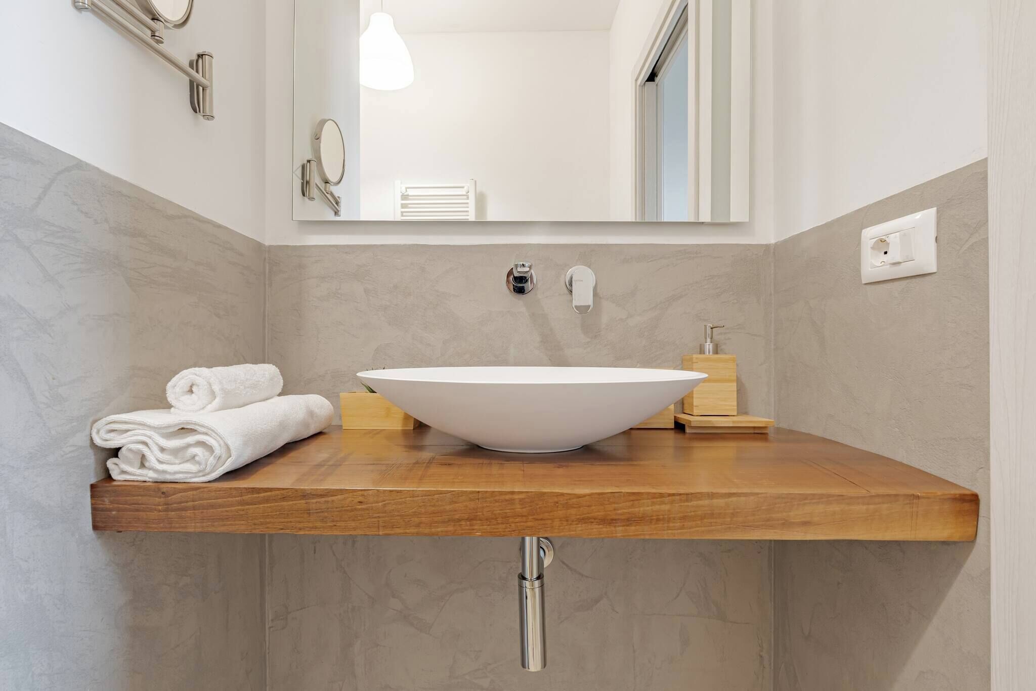 Bruser, hårtørrer, håndklæder, Shampoo