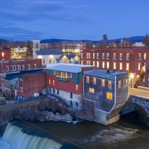 *Downtown Middlebury Waterfall Studio Apartment*