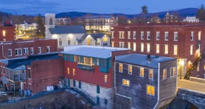 *Downtown Middlebury Waterfall Studio Apartment*