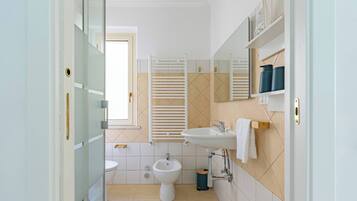 Chuveiro, secador de cabelo