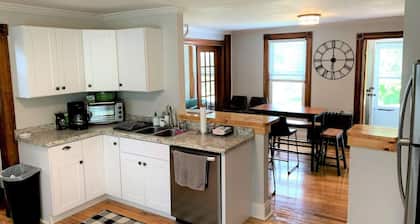 Middlebury Home with Sunset views!