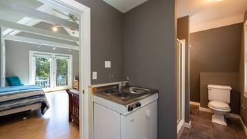 办公桌、熨斗/熨衣板、旅行婴儿床、WiFi