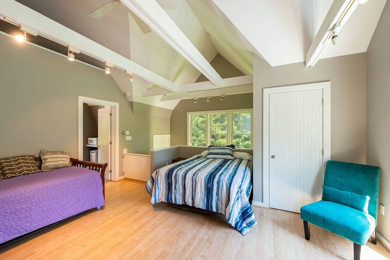 Desk, iron/ironing board, travel crib, WiFi