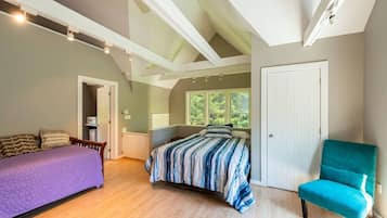 Desk, iron/ironing board, travel cot, WiFi