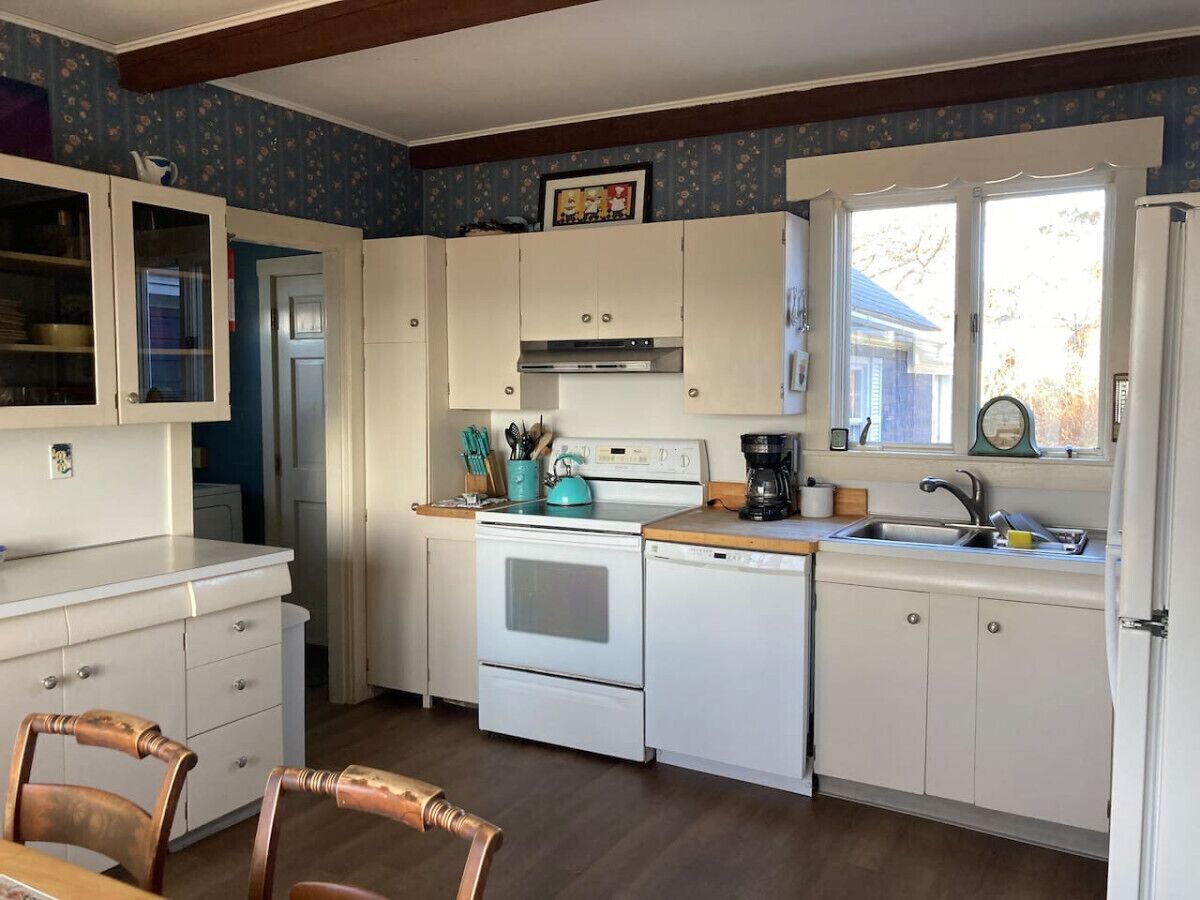 Refrigerador, horno, parrilla de estufa y utensilios de cocina 