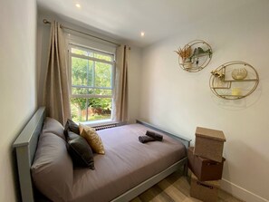 3 habitaciones, escritorio, tabla de planchar con plancha y wifi gratis 