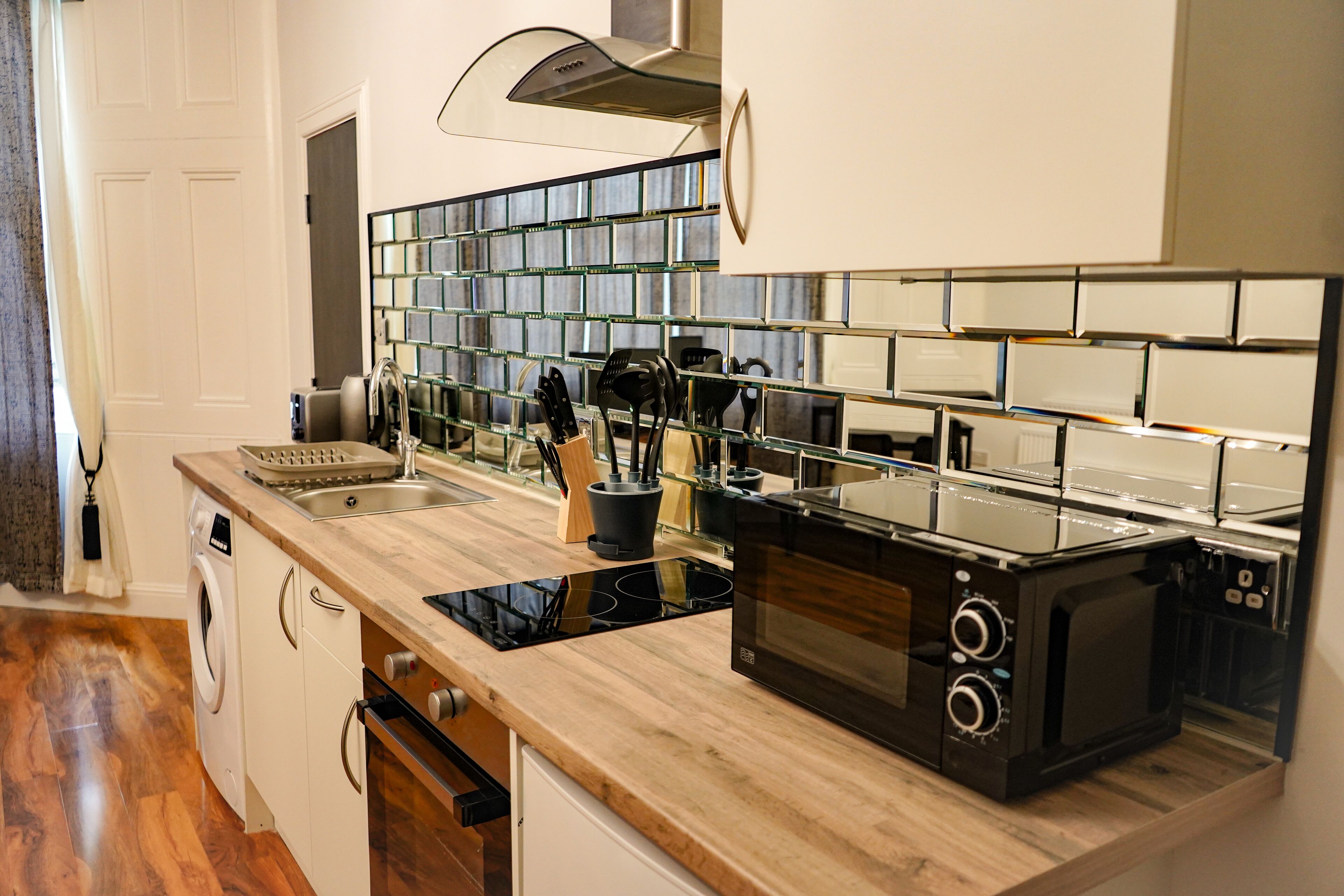 Studio Klasik, Bebas Asap Rokok | Dapur kecil pribadi | Ketel listrik