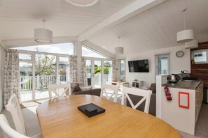 Cabin | Private kitchen | Fridge, microwave, oven, stovetop - Lodge Sleeps 6 With Private Hot Tub (Honiton)