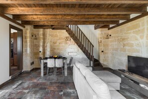 Fernseher, Kamin