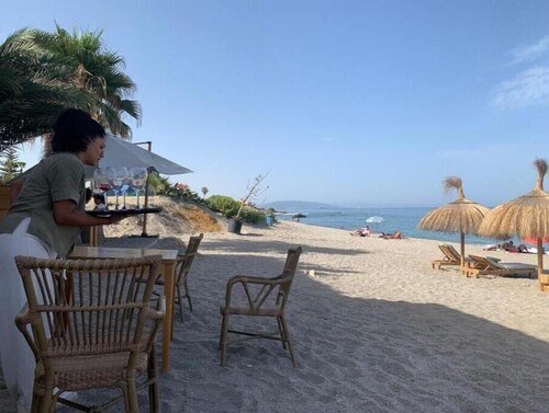 A beautiful 2-bedroom south-facing townhouse five-minutes walk from the beach