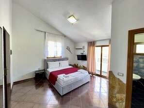 Standard Double Room | Desk, free WiFi, bed sheets - Oasis Hotel (Orikum)