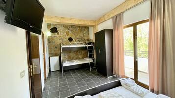 مكتب وواي فاي مجانًا وملاءات أسرّة