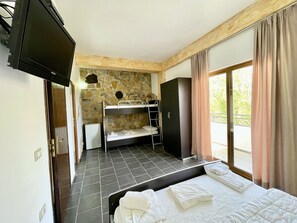 Family Quadruple Room, Balcony, Beach View | Desk, free WiFi, bed sheets - Oasis Hotel (Orikum)