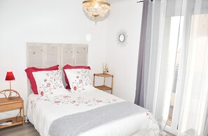 1 bedroom, iron/ironing board, WiFi, bed sheets - T2 Lumineux, Balcon vue Mer, 15min du Cœur Ajaccio (Ajaccio)