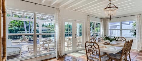 House, 3 Single Beds (The Glenn House Vacation Home - New) | Dining