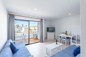 43-inch TV with satellite channels - Apartments Es Dolc (Ses Salines)