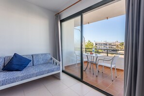 43-inch TV with satellite channels - Apartments Es Dolc (Ses Salines)