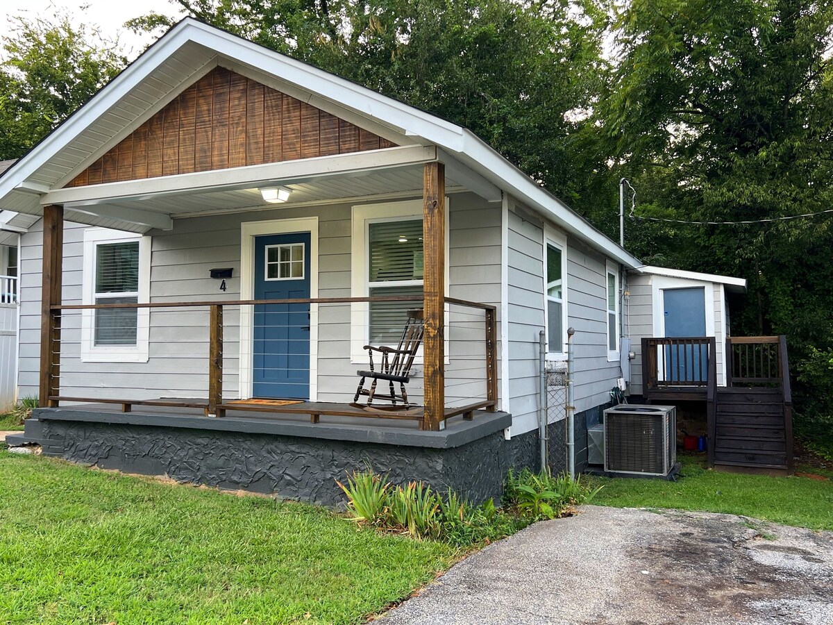 Enjoy your stay in the West End of Greenville in our Mill Village House